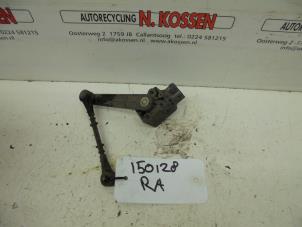 Used Rear suspension height controller, right Landrover Discovery III (LAA/TAA) 2.7 TD V6 Price on request offered by N Kossen Autorecycling BV