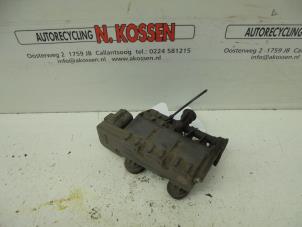 Used Air suspension module Landrover Discovery III (LAA/TAA) 2.7 TD V6 Price on request offered by N Kossen Autorecycling BV