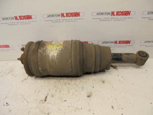 Used Rear shock absorber rod, left Landrover Discovery III (LAA/TAA) 2.7 TD V6 Price on request offered by N Kossen Autorecycling BV