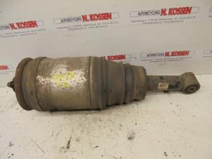 Used Rear shock absorber rod, right Landrover Discovery III (LAA/TAA) 2.7 TD V6 Price on request offered by N Kossen Autorecycling BV