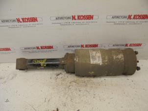 Used Front shock absorber rod, right Landrover Discovery III (LAA/TAA) 2.7 TD V6 Price on request offered by N Kossen Autorecycling BV