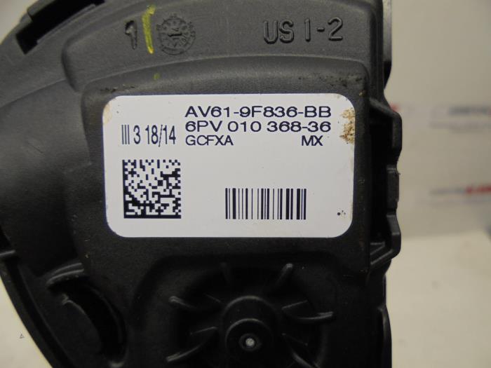 Acelerador de un Ford C-Max (DXA) 1.6 TDCi 16V Van 2014
