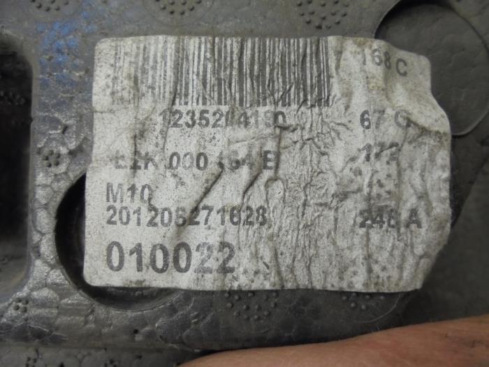 Wypelnienie zderzaka przedniego z Volkswagen Caddy 2012