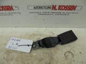 Usados Lengüeta de cinturón de seguridad izquierda detrás Ford C-Max (DXA) 1.6 TDCi 16V Van Precio de solicitud ofrecido por N Kossen Autorecycling BV