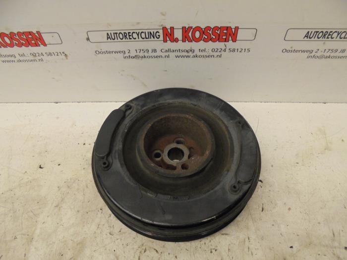Kurbelwelle Riemenscheibe van een Volkswagen Transporter 2001