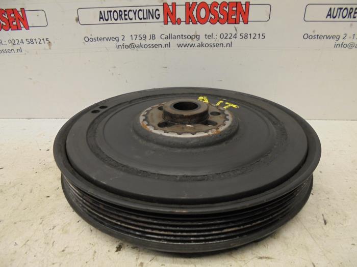 Kurbelwelle Riemenscheibe van een Volkswagen Transporter 2001