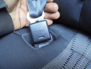 Usagé Attache ceinture arrière gauche Hyundai Matrix 1.6 16V Prix sur demande proposé par N Kossen Autorecycling BV