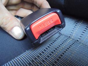 Usagé Insertion ceinture de sécurité arrière gauche Hyundai Matrix 1.6 16V Prix sur demande proposé par N Kossen Autorecycling BV