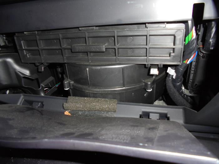 Heating and ventilation fan motor from a Hyundai Matrix 1.6 16V 2010