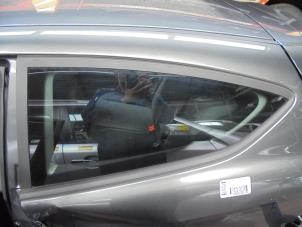 Używane Szyba lewa tylna wersja 2-drzwiowa Ford Fiesta 6 (JA8) 1.0 Ti-VCT 12V 65 Cena na żądanie oferowane przez N Kossen Autorecycling BV