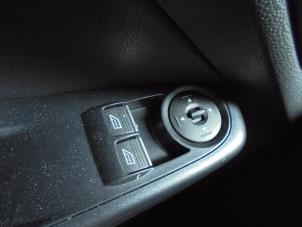 Usados Interruptor de ventanilla eléctrica Ford Fiesta 6 (JA8) 1.0 Ti-VCT 12V 65 Precio de solicitud ofrecido por N Kossen Autorecycling BV