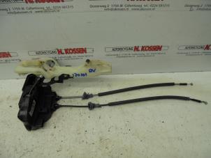 Used Front door lock mechanism 4-door, right Hyundai Santafe Price on request offered by N Kossen Autorecycling BV