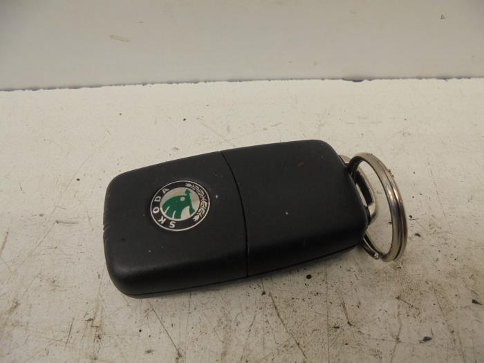 Schlüssel Skoda Octavia Combi 1.2 TSI - 1928102856 HELLA