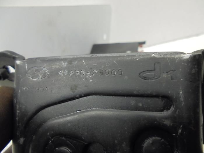 Tailgate lock mechanism from a Hyundai Santafe 2008