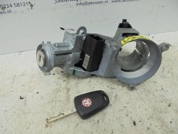 Set of cylinder locks (complete) from a Opel Corsa D 1.0 2009