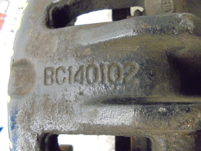 Front brake calliper, left from a Hyundai Santafe 2008