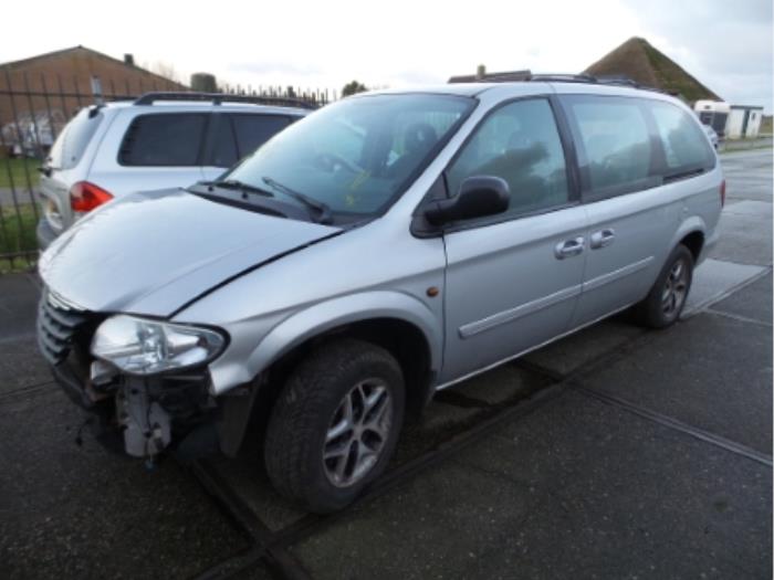 Begagnade Relä Chrysler Voyager Pris på förfrågan erbjuds av N Kossen Autorecycling BV