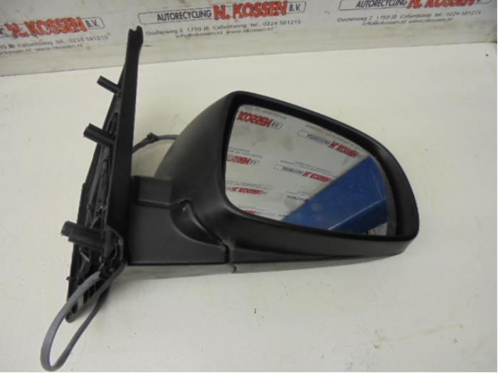Wing mirror, right from a Nissan Note (E11) 1.6 16V 2010