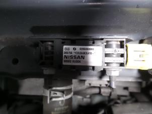 Usados Sensor de airbag Nissan Note (E11) 1.6 16V Precio de solicitud ofrecido por N Kossen Autorecycling BV