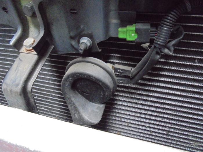 Używane Klakson Nissan Note (E11) 1.6 16V Cena na żądanie oferowane przez N Kossen Autorecycling BV