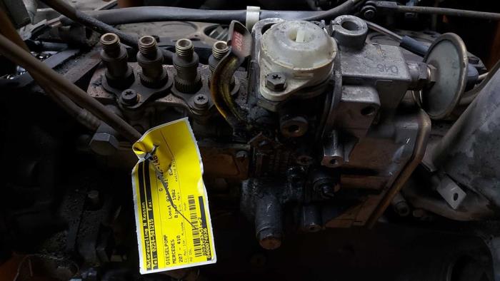 Gebrauchte Dieselpumpe Mercedes 207 - 410 Preis auf Anfrage angeboten von N Kossen Autorecycling BV