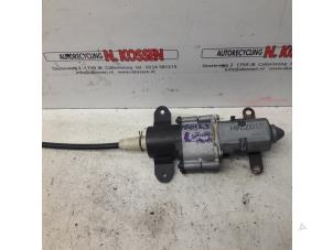 Used Sliding door motor, left Chrysler Voyager Price on request offered by N Kossen Autorecycling BV
