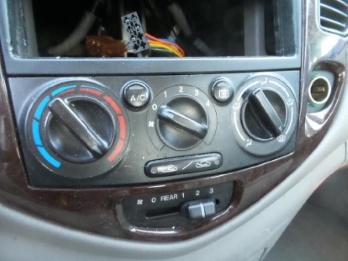 Usagé Panneau de commande clim Mazda MPV (LW19/69) 2.0 16V Prix sur demande proposé par N Kossen Autorecycling BV