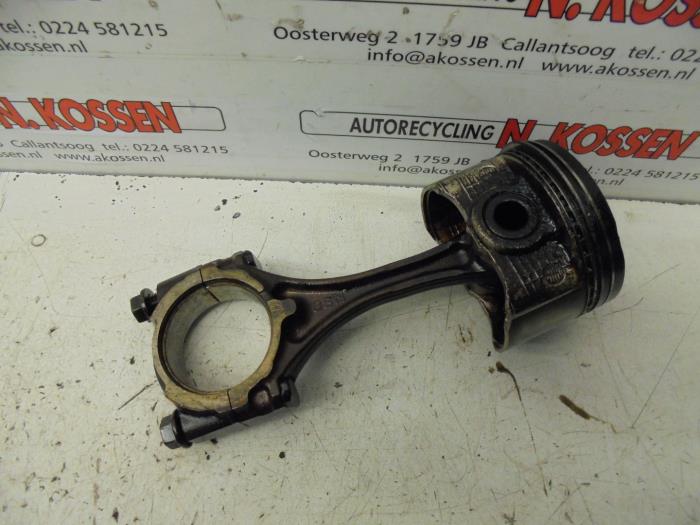 Usagé Piston Lexus IS 200 Prix sur demande proposé par N Kossen Autorecycling BV
