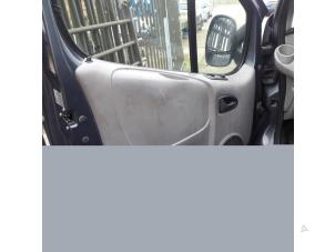 Używane Tapicerka drzwi lewych wersja 2-drzwiowa Nissan Primastar 1.9 dCi 100 Cena na żądanie oferowane przez N Kossen Autorecycling BV