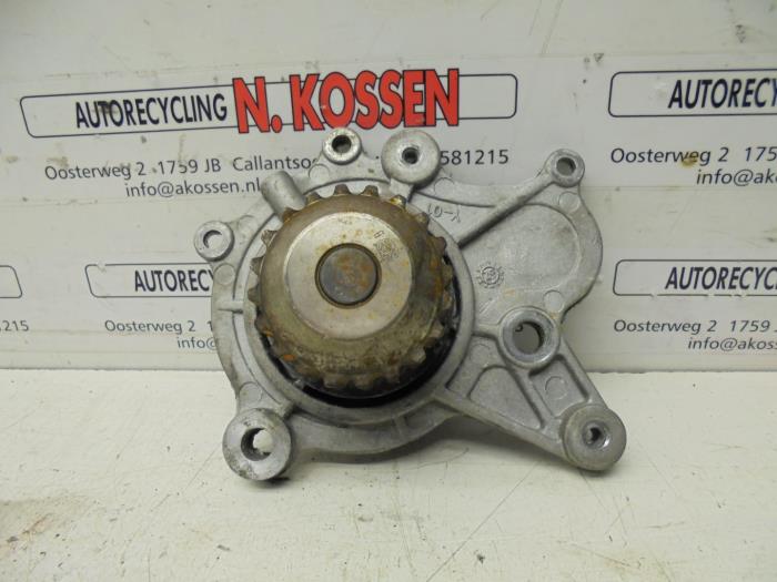 Begagnade Vattenpump Hyundai Santafe Pris på förfrågan erbjuds av N Kossen Autorecycling BV