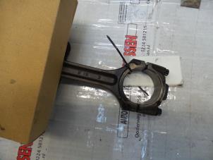 Used Connecting rod Hyundai Santafe Price on request offered by N Kossen Autorecycling BV