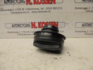 Usados Tapón de depósito Opel Tigra Precio de solicitud ofrecido por N Kossen Autorecycling BV