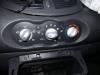 Panneau de commande clim d'un Renault Twingo II (CN) 1.5 dCi 90 FAP 2011