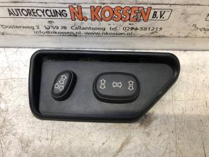 Used Electric seat switch Landrover Discovery II 2.5 Td5 Price on request offered by N Kossen Autorecycling BV