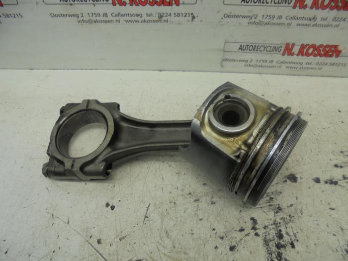 Connecting rod from a Renault Master 2000