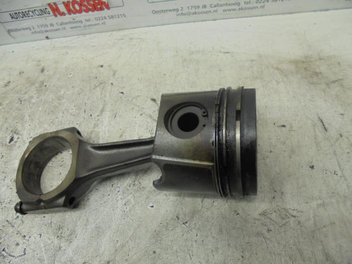 Usados Pistón Landrover Discovery Precio de solicitud ofrecido por N Kossen Autorecycling BV