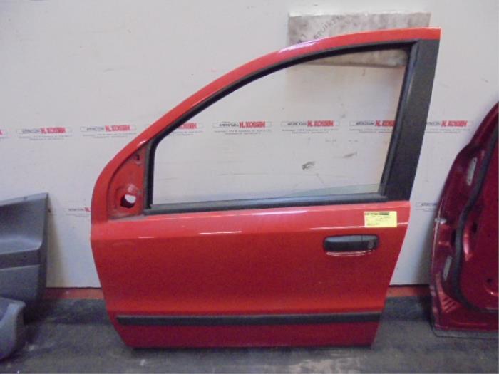 Door 4-door, front left from a Fiat Panda (169) 1.1 Fire 2005