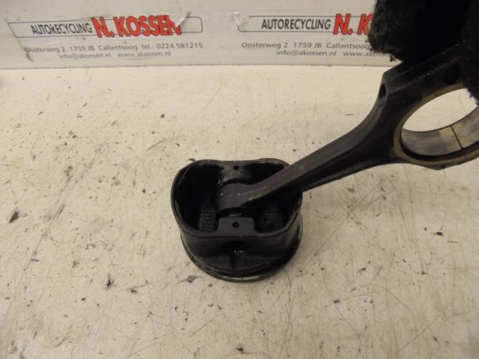 Usagé Piston Opel Astra Prix sur demande proposé par N Kossen Autorecycling BV