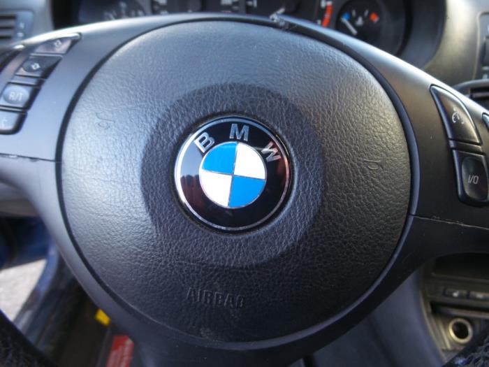 Left airbag (steering wheel) from a BMW 3 serie (E46/4) 318i 16V 2001