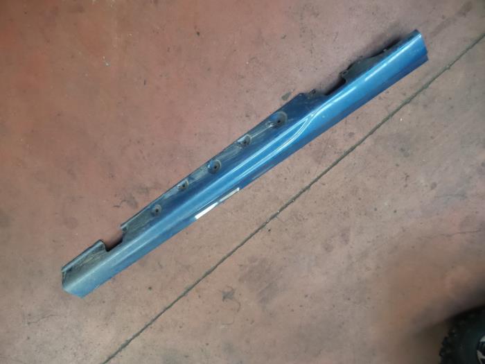 Używane Próg prawy BMW 3 serie (E46/4) 318i 16V Cena na żądanie oferowane przez N Kossen Autorecycling BV