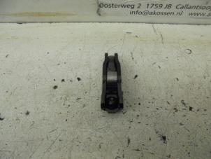Used Rocker arm Ford Focus 2 1.6 TDCi 16V 110 Price on request offered by N Kossen Autorecycling BV