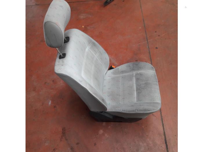 Seat, right from a Volkswagen Transporter 1998