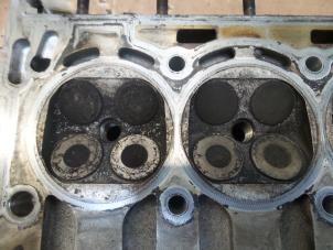 Used Exhaust valve Volkswagen Polo Price on request offered by N Kossen Autorecycling BV