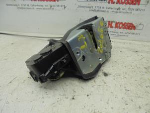 Used Door lock mechanism 4-door, front left BMW 3 serie (E46/4) 320d 16V Price on request offered by N Kossen Autorecycling BV