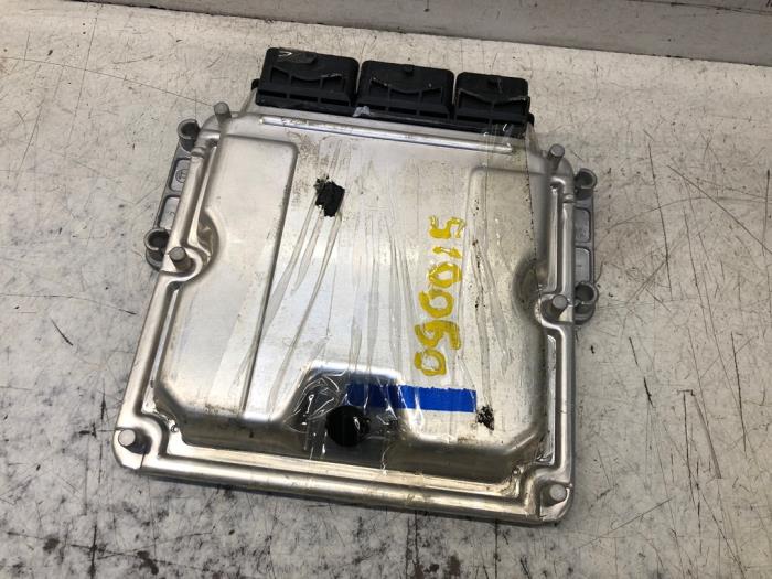 Engine management computer from a Renault Trafic New (FL) 1.9 dCi 100 16V 2002