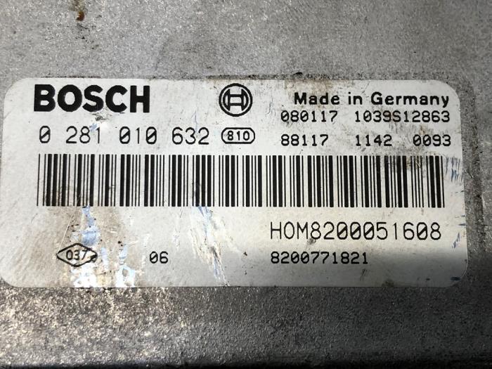 Engine management computer from a Renault Trafic New (FL) 1.9 dCi 100 16V 2002