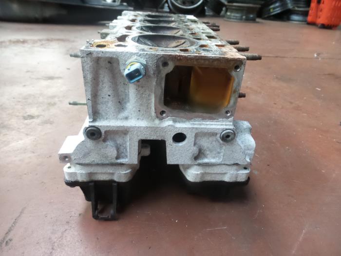Begagnade Topplock Peugeot 206 Pris på förfrågan erbjuds av N Kossen Autorecycling BV
