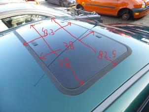 Używane Dach uchylny Toyota Yaris (P1) 1.0 16V VVT-i Cena na żądanie oferowane przez N Kossen Autorecycling BV