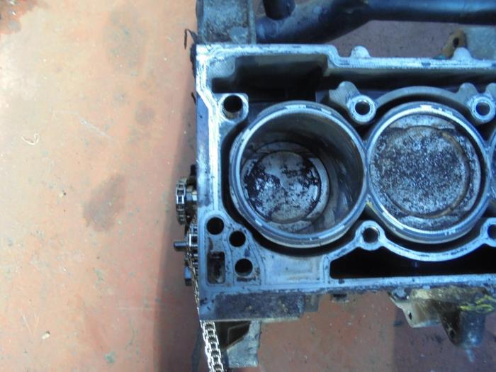 Usados Pistón Volkswagen Polo Precio de solicitud ofrecido por N Kossen Autorecycling BV