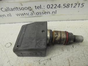 Usados Sensor de presión de neumáticos Renault Laguna II (BG) 1.8 16V Precio de solicitud ofrecido por N Kossen Autorecycling BV